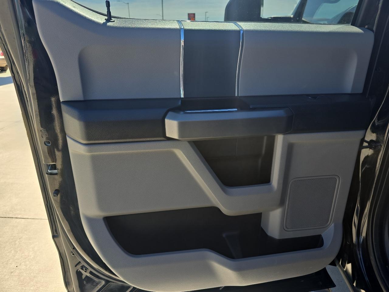 Ford Super Duty F-250 SRW XLT 4WD Crew Cab 6.75' Box 2017