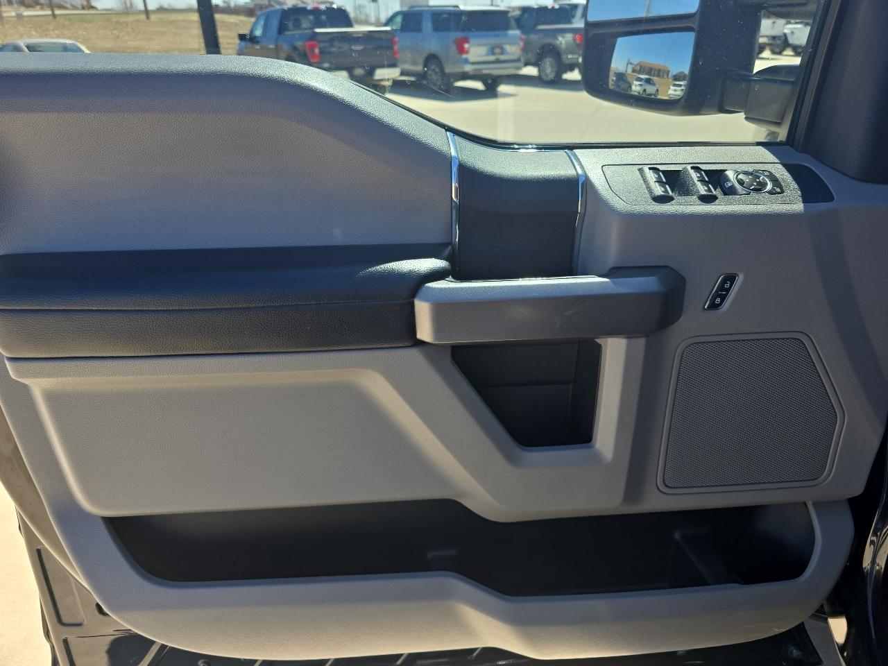 Ford Super Duty F-250 SRW XLT 4WD Crew Cab 6.75' Box 2017