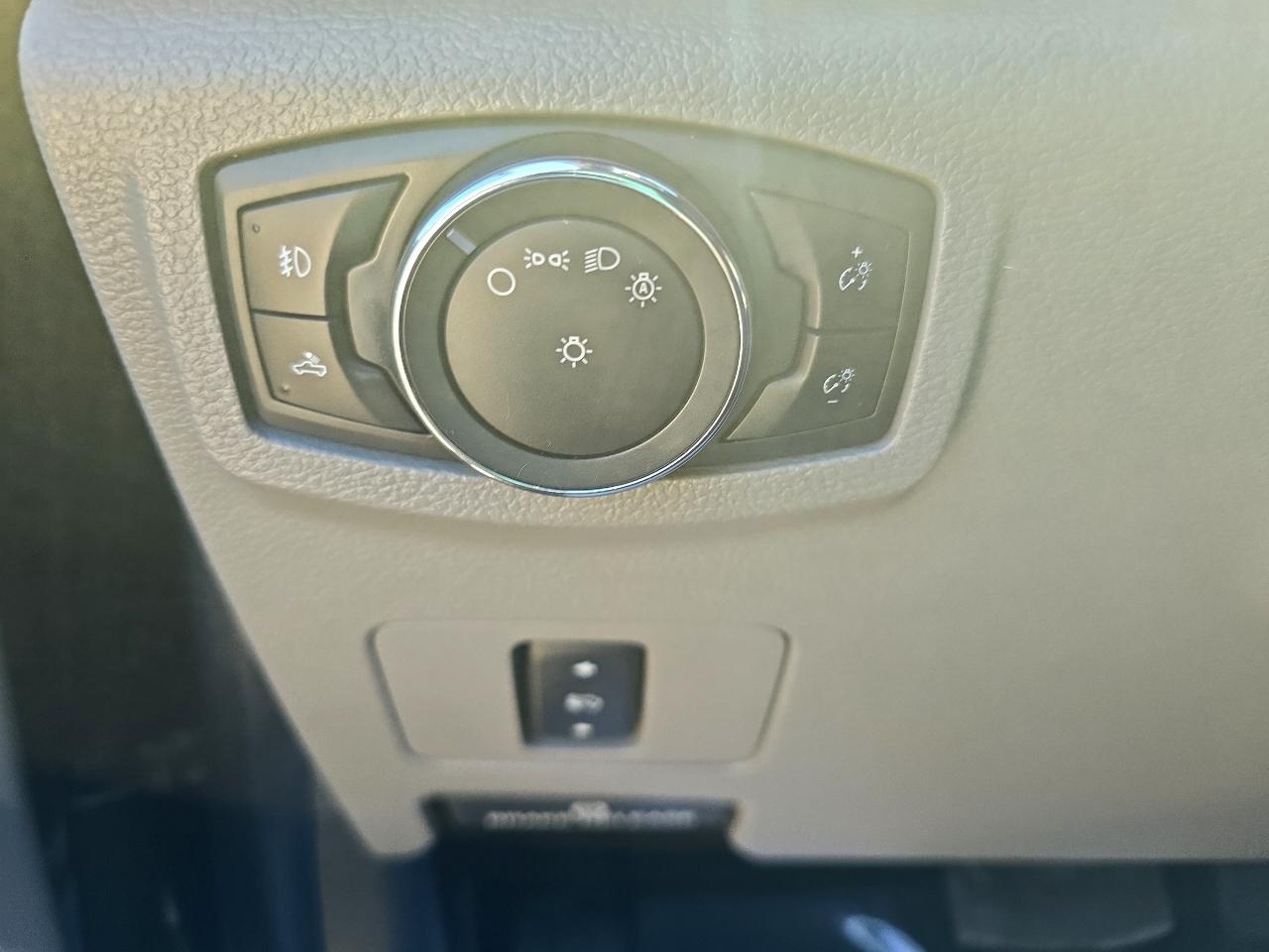 Ford Super Duty F-250 SRW XLT 4WD Crew Cab 6.75' Box 2017