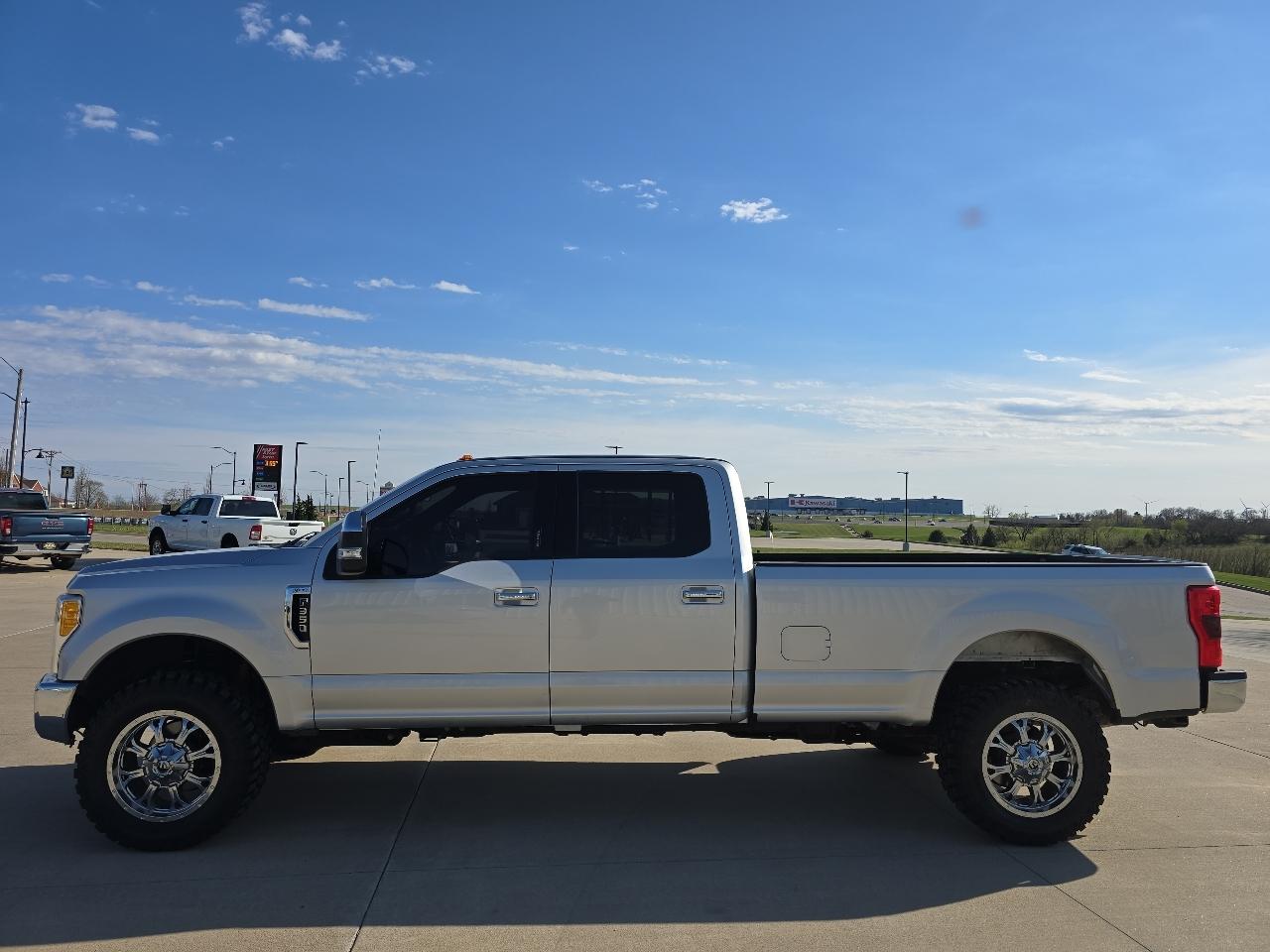 Ford Super Duty F-350 SRW XLT 4WD Crew Cab 8' Box 2017
