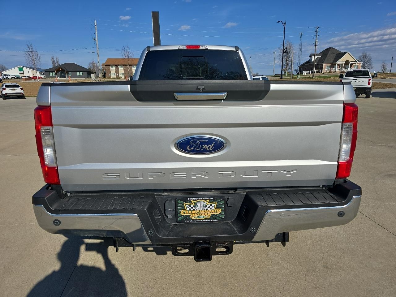 Ford Super Duty F-350 SRW XLT 4WD Crew Cab 8' Box 2017