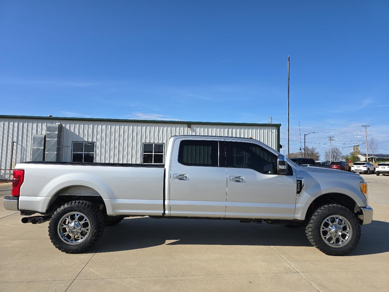 Ford Super Duty F-350 SRW XLT 4WD Crew Cab 8' Box 2017