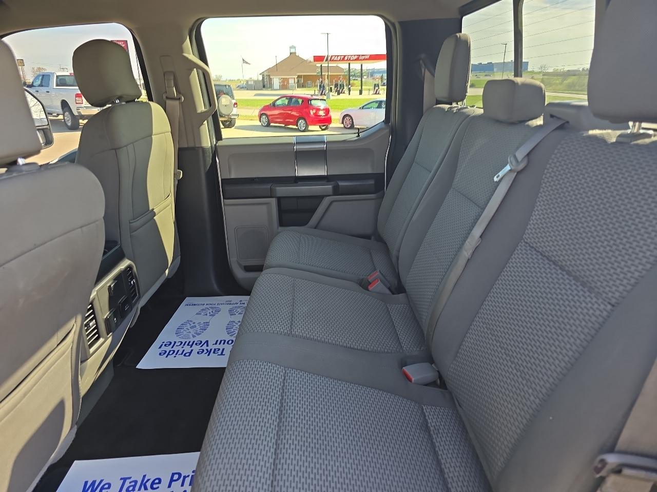 Ford Super Duty F-350 SRW XLT 4WD Crew Cab 8' Box 2017