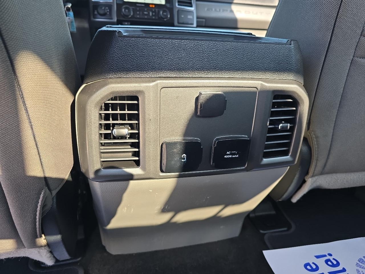 Ford Super Duty F-350 SRW XLT 4WD Crew Cab 8' Box 2017