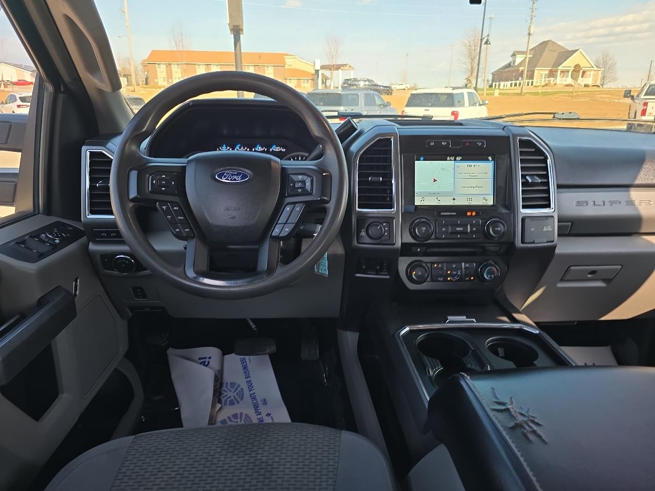 Ford Super Duty F-350 SRW XLT 4WD Crew Cab 8' Box 2017