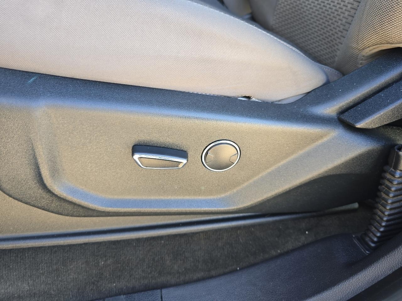 Ford Super Duty F-350 SRW XLT 4WD Crew Cab 8' Box 2017