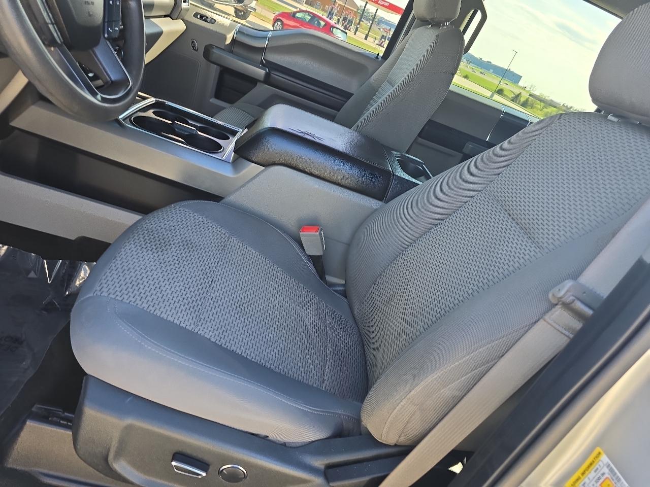 Ford Super Duty F-350 SRW XLT 4WD Crew Cab 8' Box 2017