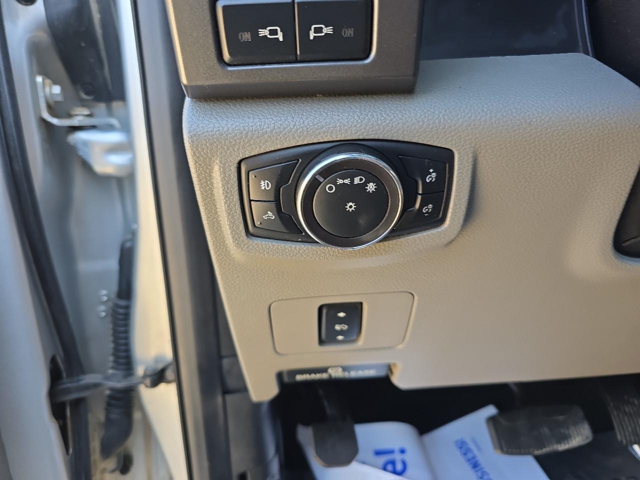 Ford Super Duty F-350 SRW XLT 4WD Crew Cab 8' Box 2017