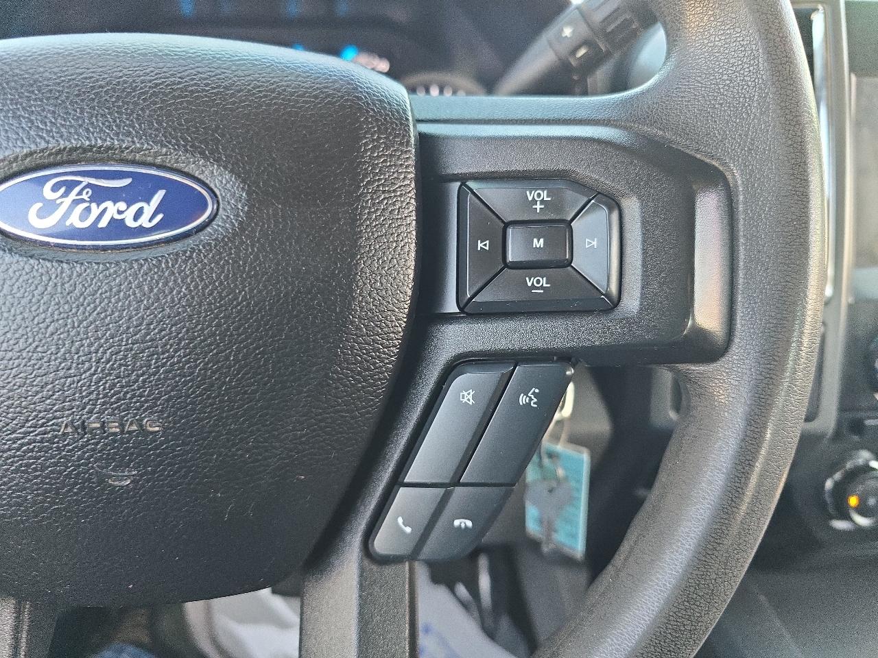 Ford Super Duty F-350 SRW XLT 4WD Crew Cab 8' Box 2017