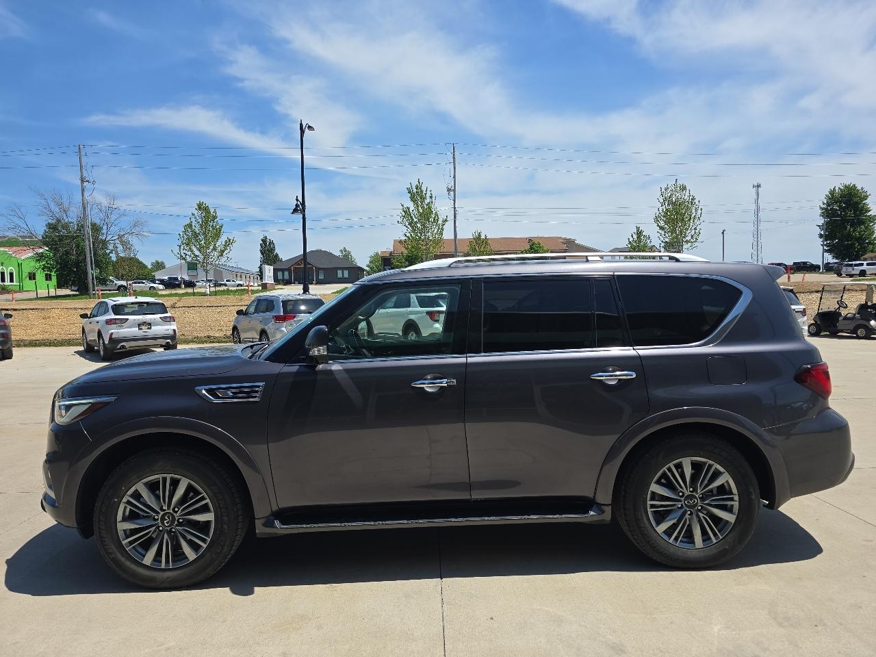 Infiniti QX80 LUXE AWD 2024