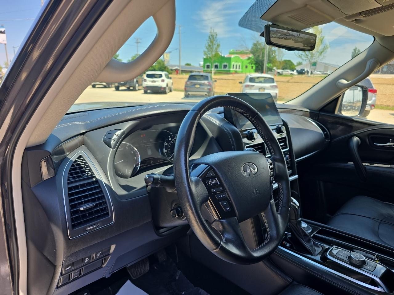 Infiniti QX80 LUXE AWD 2024