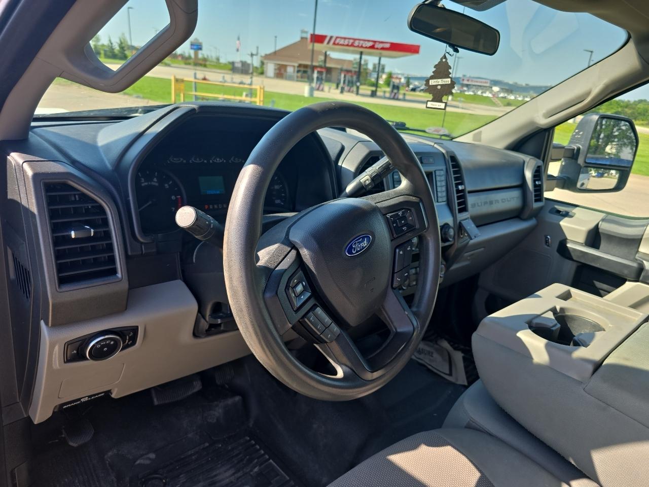 Ford Super Duty F-250 SRW XL 4WD Crew Cab 6.75' Box 2021