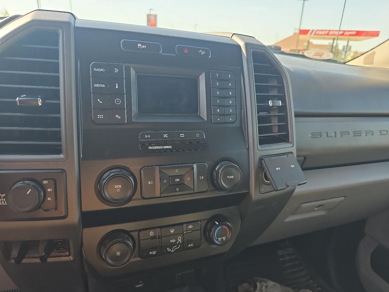 Ford Super Duty F-250 SRW XL 4WD Crew Cab 6.75' Box 2021
