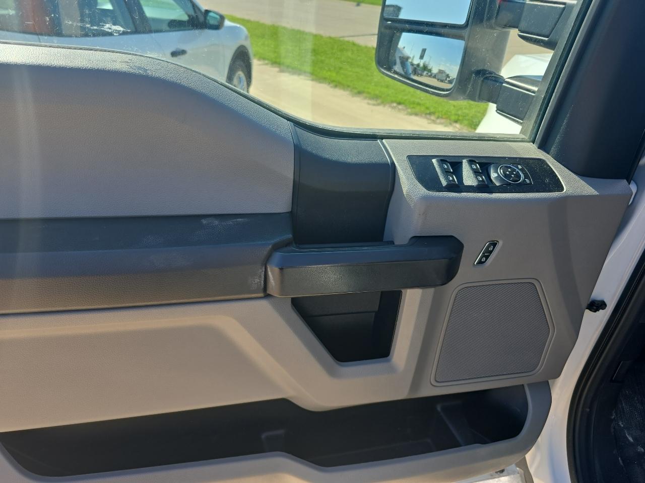 Ford Super Duty F-250 SRW XL 4WD Crew Cab 6.75' Box 2021
