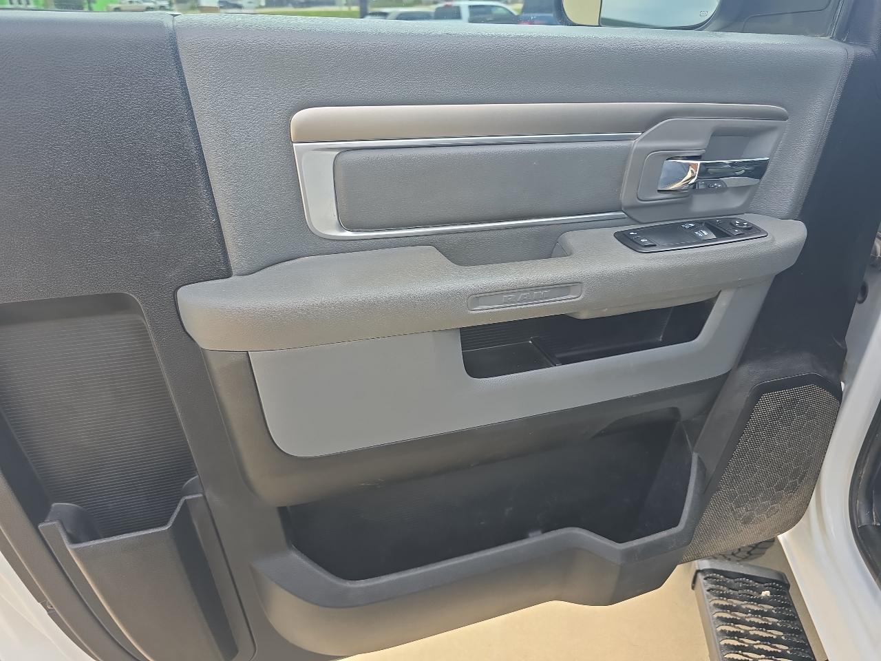 RAM 3500 Chassis Cab Tradesman 4WD Reg Cab 60" CA 143.5" WB 2018