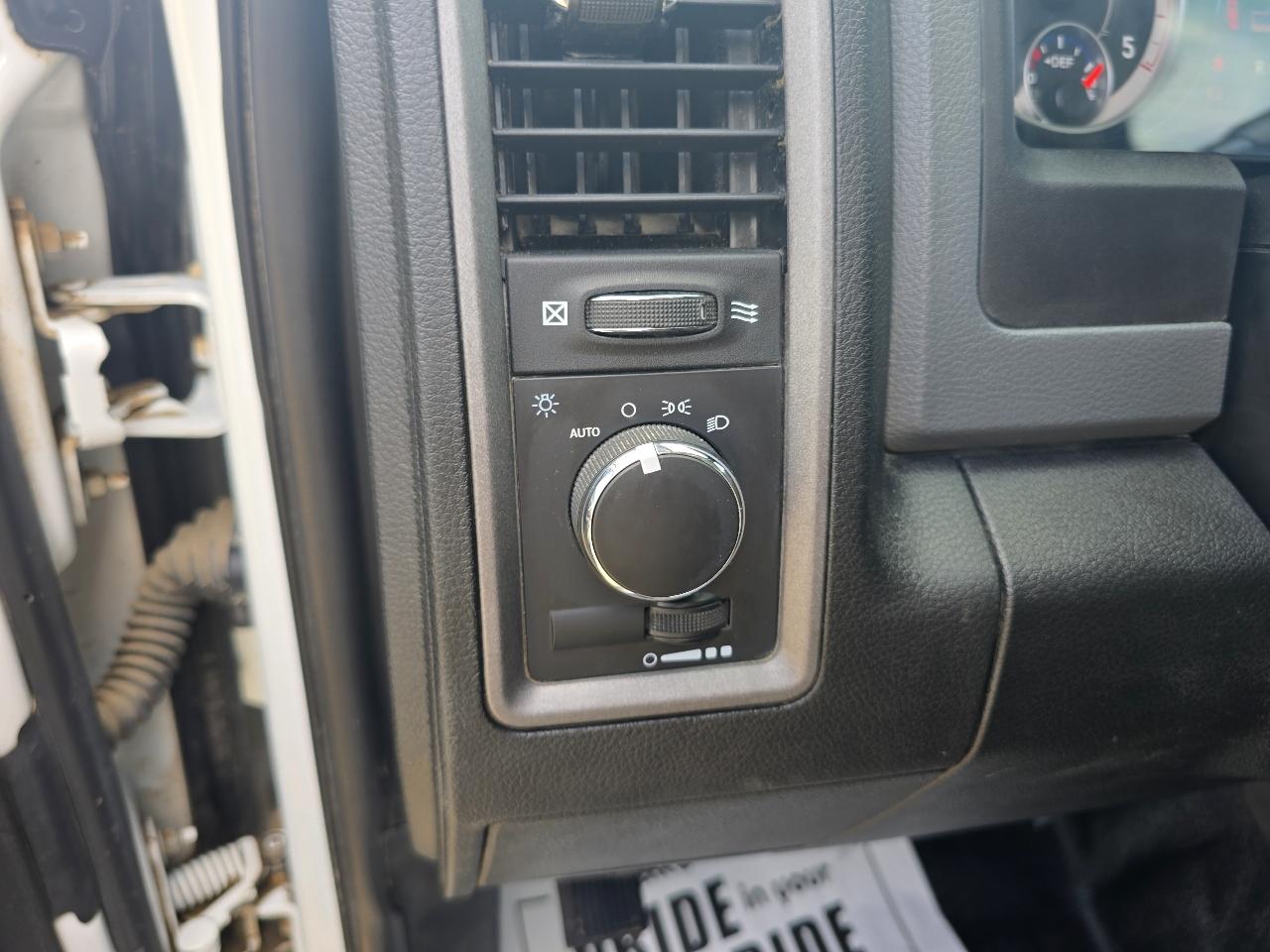 RAM 3500 Chassis Cab Tradesman 4WD Reg Cab 60" CA 143.5" WB 2018