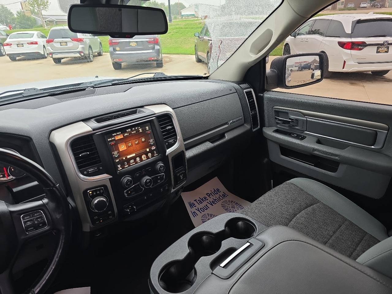 RAM 1500 Big Horn 4x4 Quad Cab 6'4" Box 2017