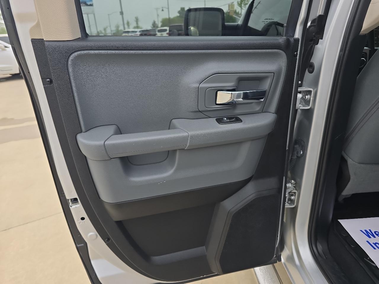 RAM 1500 Big Horn 4x4 Quad Cab 6'4" Box 2017