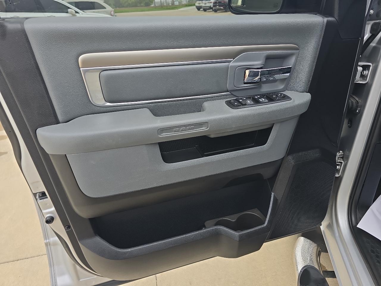 RAM 1500 Big Horn 4x4 Quad Cab 6'4" Box 2017