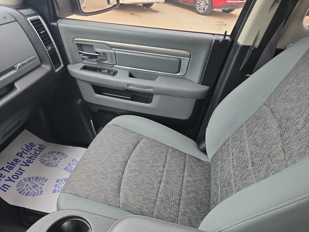 RAM 1500 Big Horn 4x4 Quad Cab 6'4" Box 2017