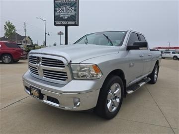 2017 RAM 1500 Big Horn 4x4 Quad Cab 6'4" Box