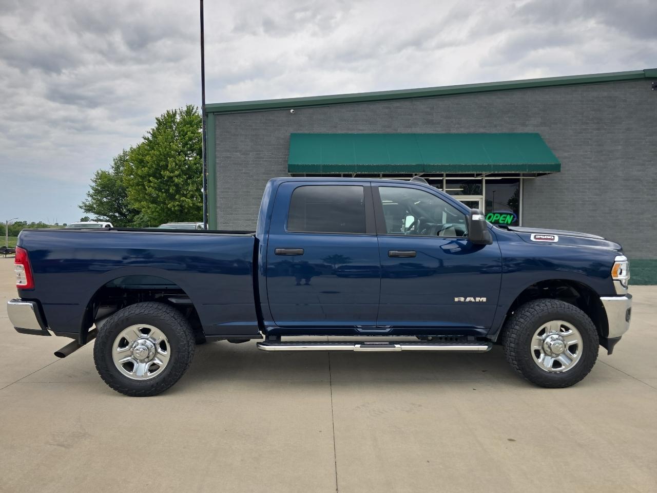 RAM 2500 Big Horn 4x4 Crew Cab 6'4" Box 2024