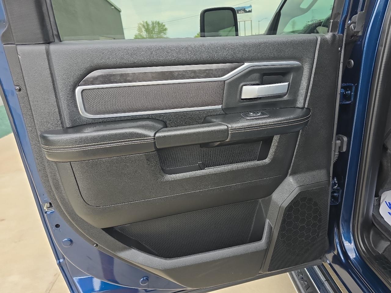 RAM 2500 Big Horn 4x4 Crew Cab 6'4" Box 2024