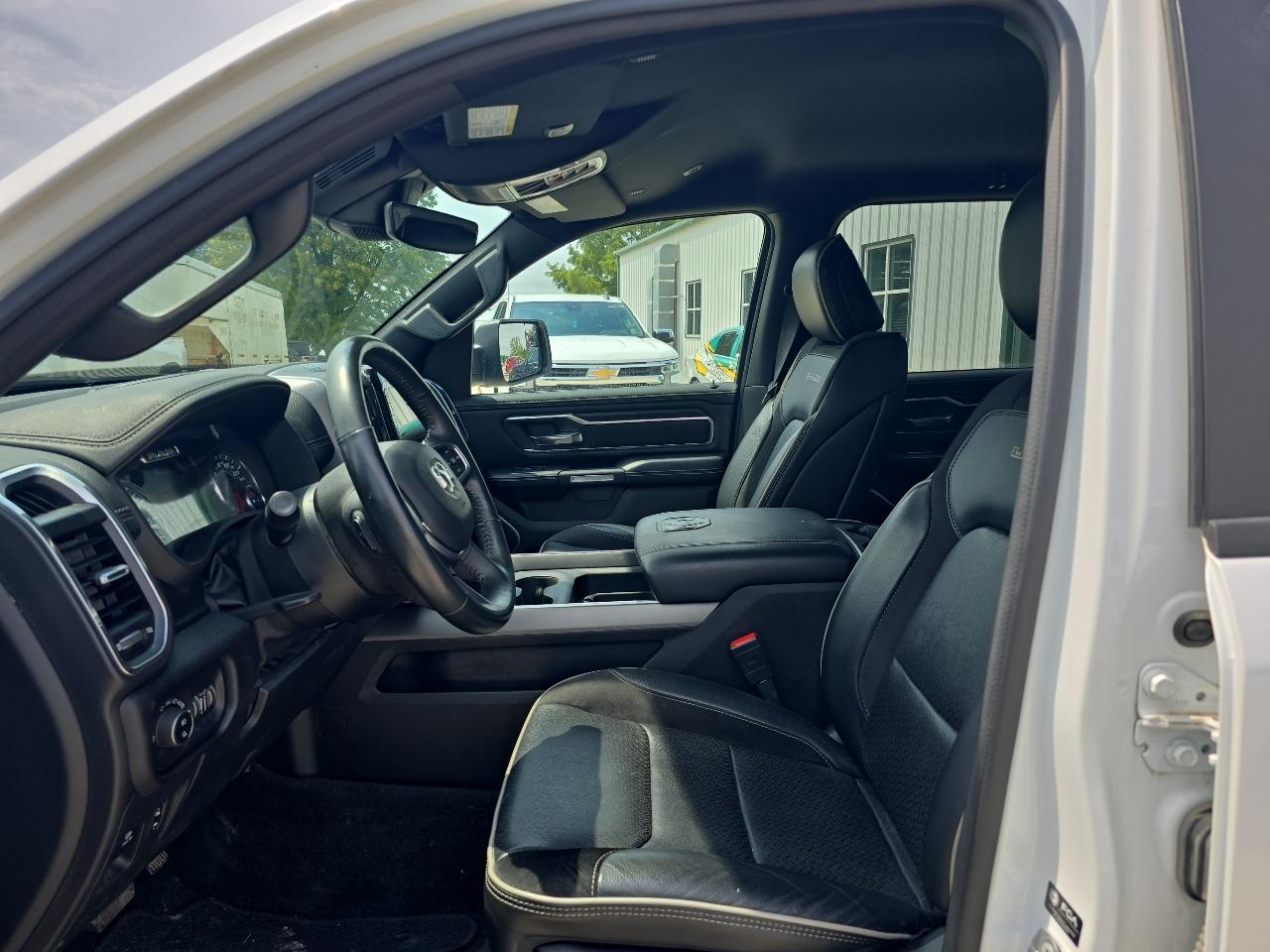 RAM 1500 Laramie 4x4 Crew Cab 6'4" Box 2023