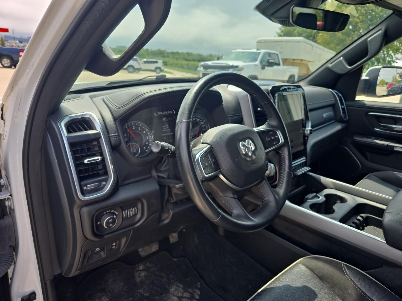 RAM 1500 Laramie 4x4 Crew Cab 6'4" Box 2023