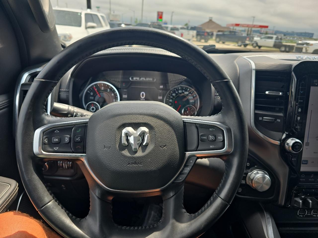 RAM 1500 Laramie 4x4 Crew Cab 6'4" Box 2023