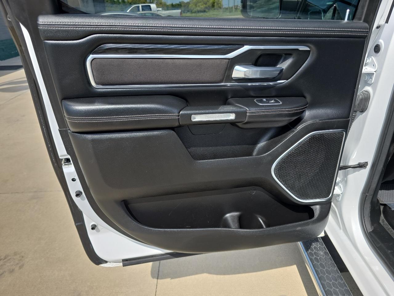RAM 1500 Laramie 4x4 Crew Cab 6'4" Box 2023