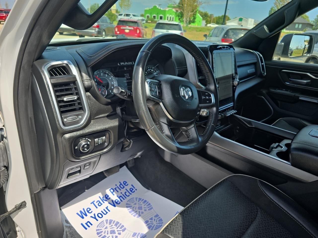 RAM 1500 Laramie 4x4 Crew Cab 6'4" Box 2023