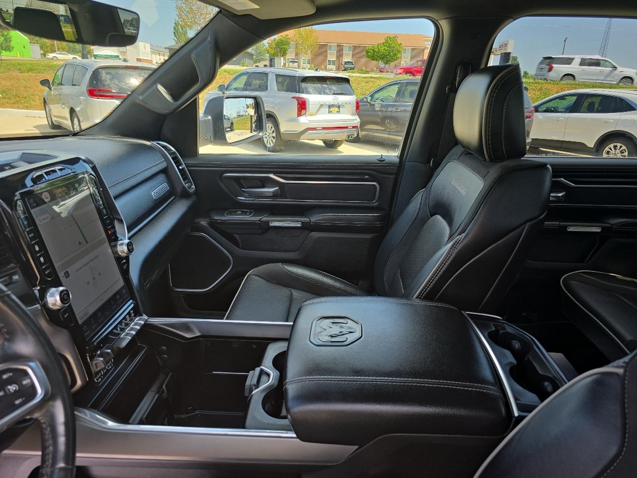 RAM 1500 Laramie 4x4 Crew Cab 6'4" Box 2023