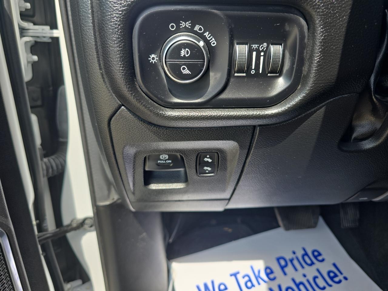RAM 1500 Laramie 4x4 Crew Cab 6'4" Box 2023