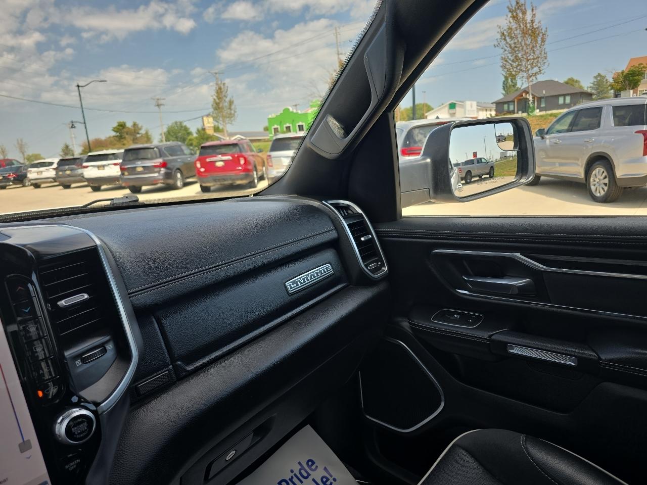 RAM 1500 Laramie 4x4 Crew Cab 6'4" Box 2023