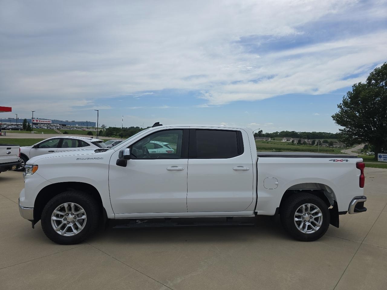 Chevrolet Silverado 1500 4WD Crew Cab 147" LT w/1LT 2023