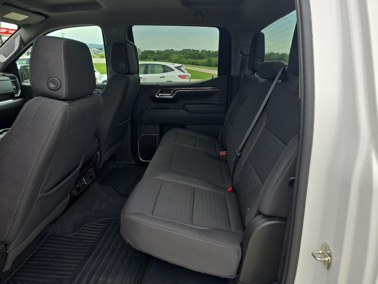 Chevrolet Silverado 1500 4WD Crew Cab 147" LT w/1LT 2023
