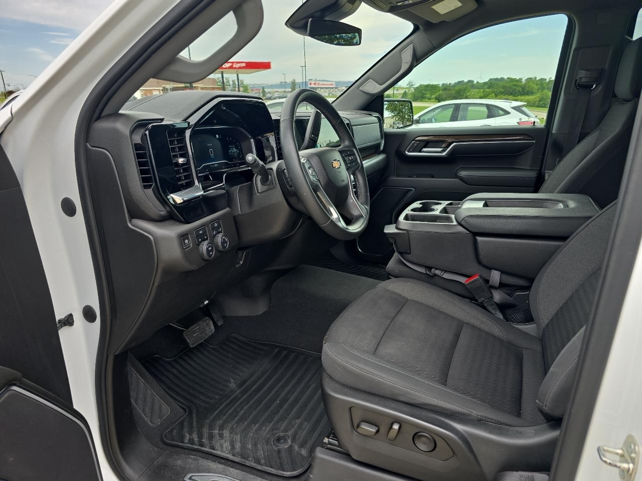 Chevrolet Silverado 1500 4WD Crew Cab 147" LT w/1LT 2023