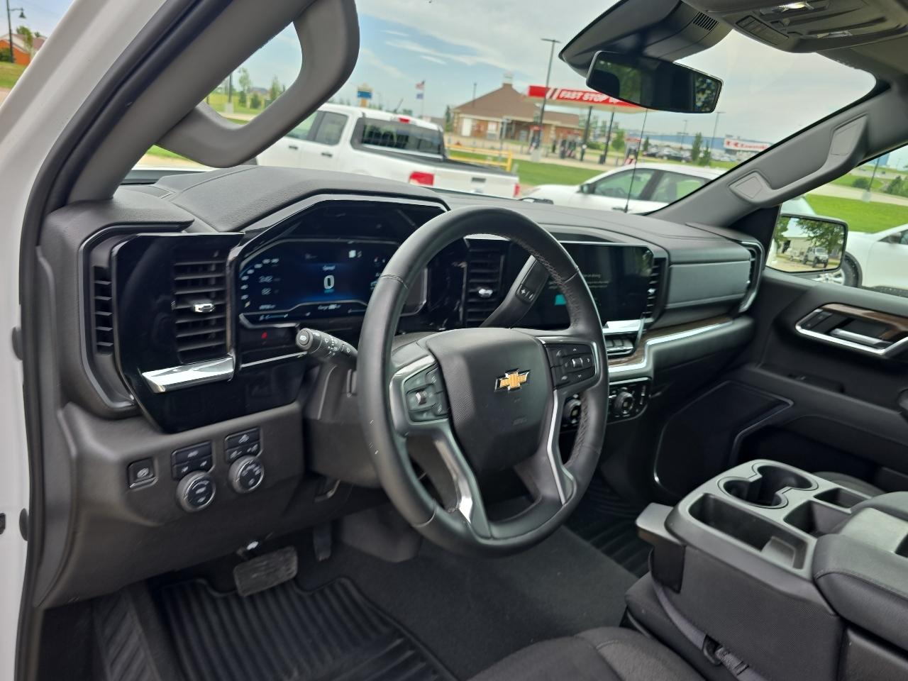 Chevrolet Silverado 1500 4WD Crew Cab 147" LT w/1LT 2023