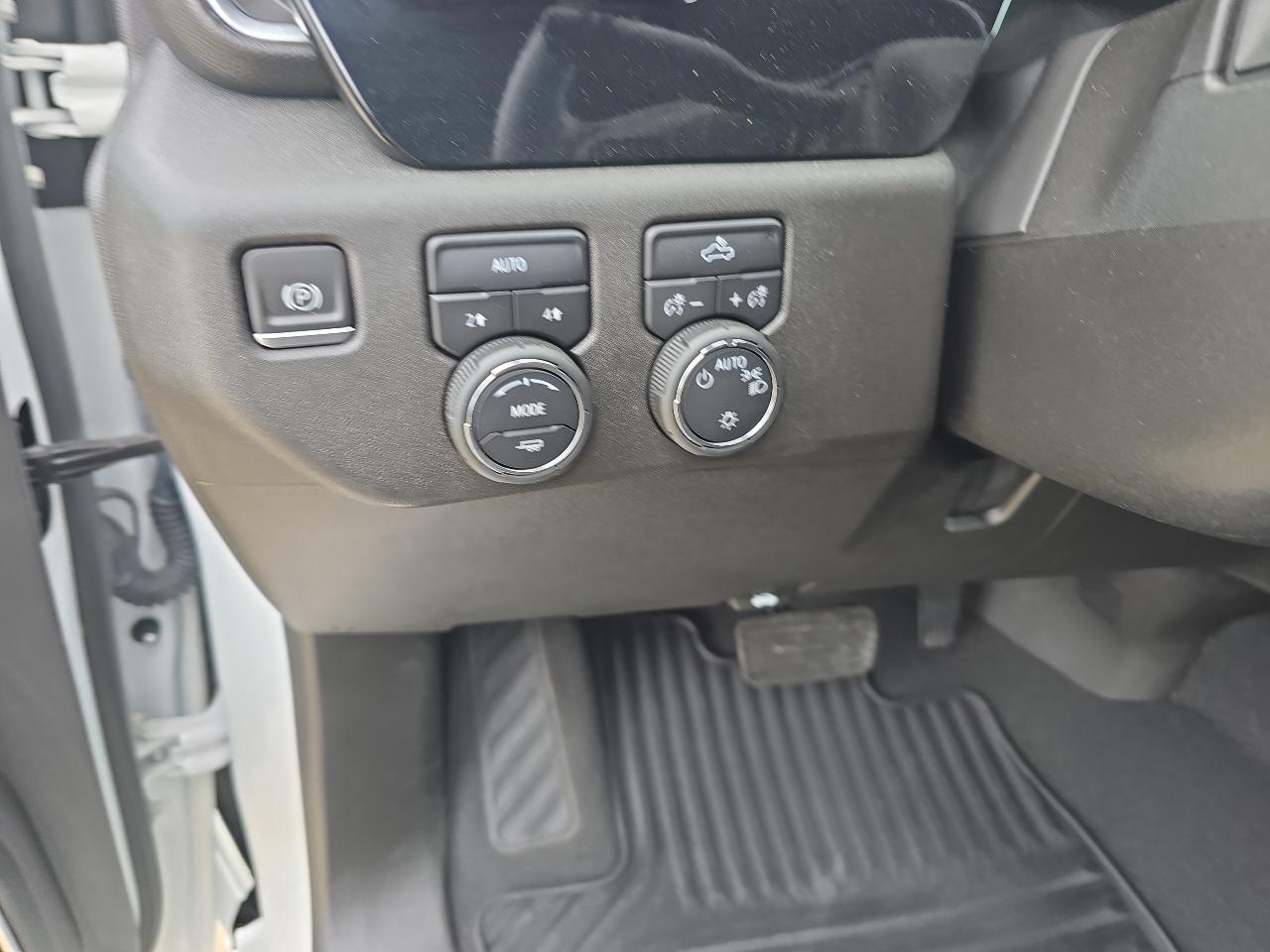 Chevrolet Silverado 1500 4WD Crew Cab 147" LT w/1LT 2023