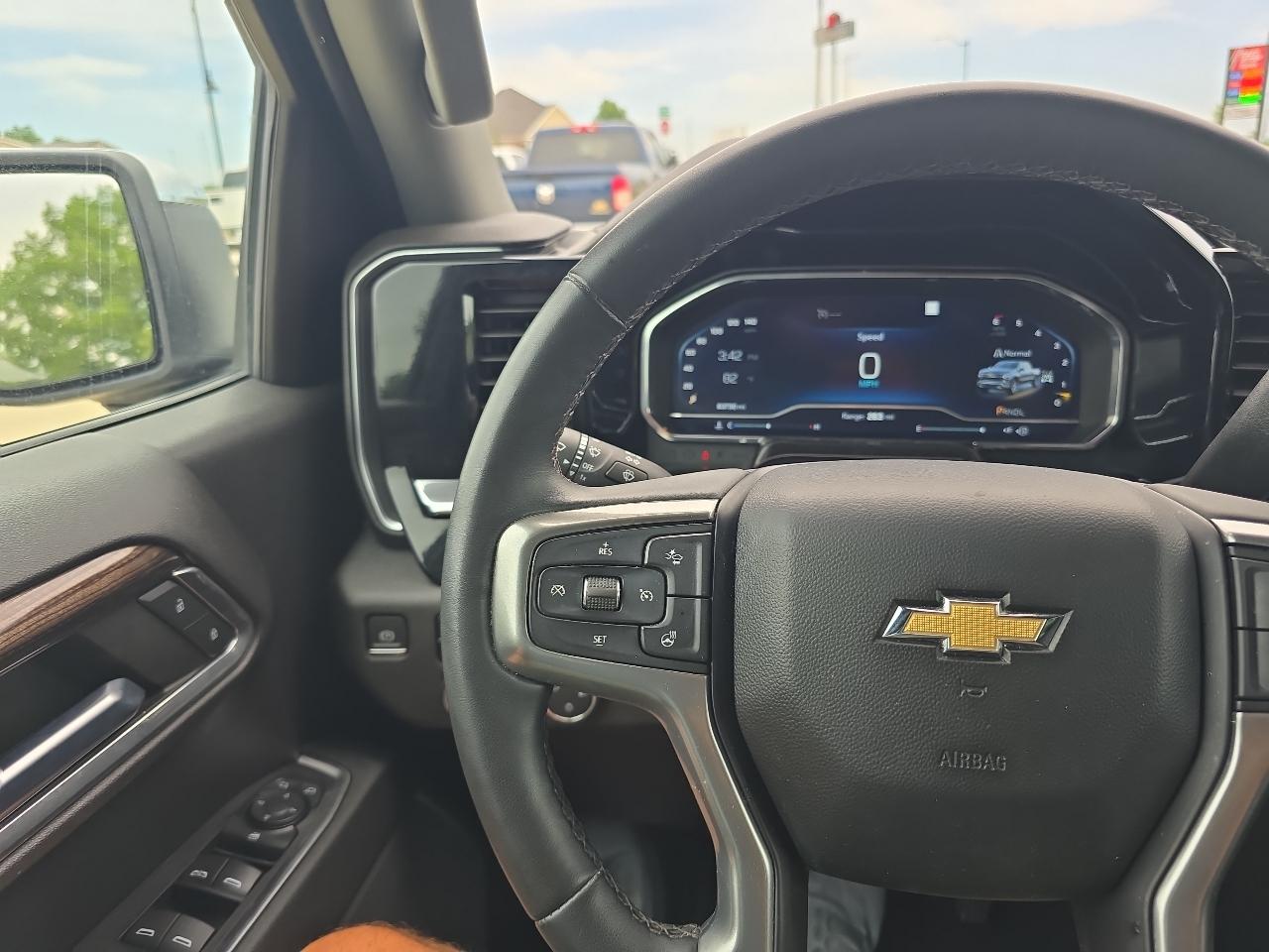 Chevrolet Silverado 1500 4WD Crew Cab 147" LT w/1LT 2023
