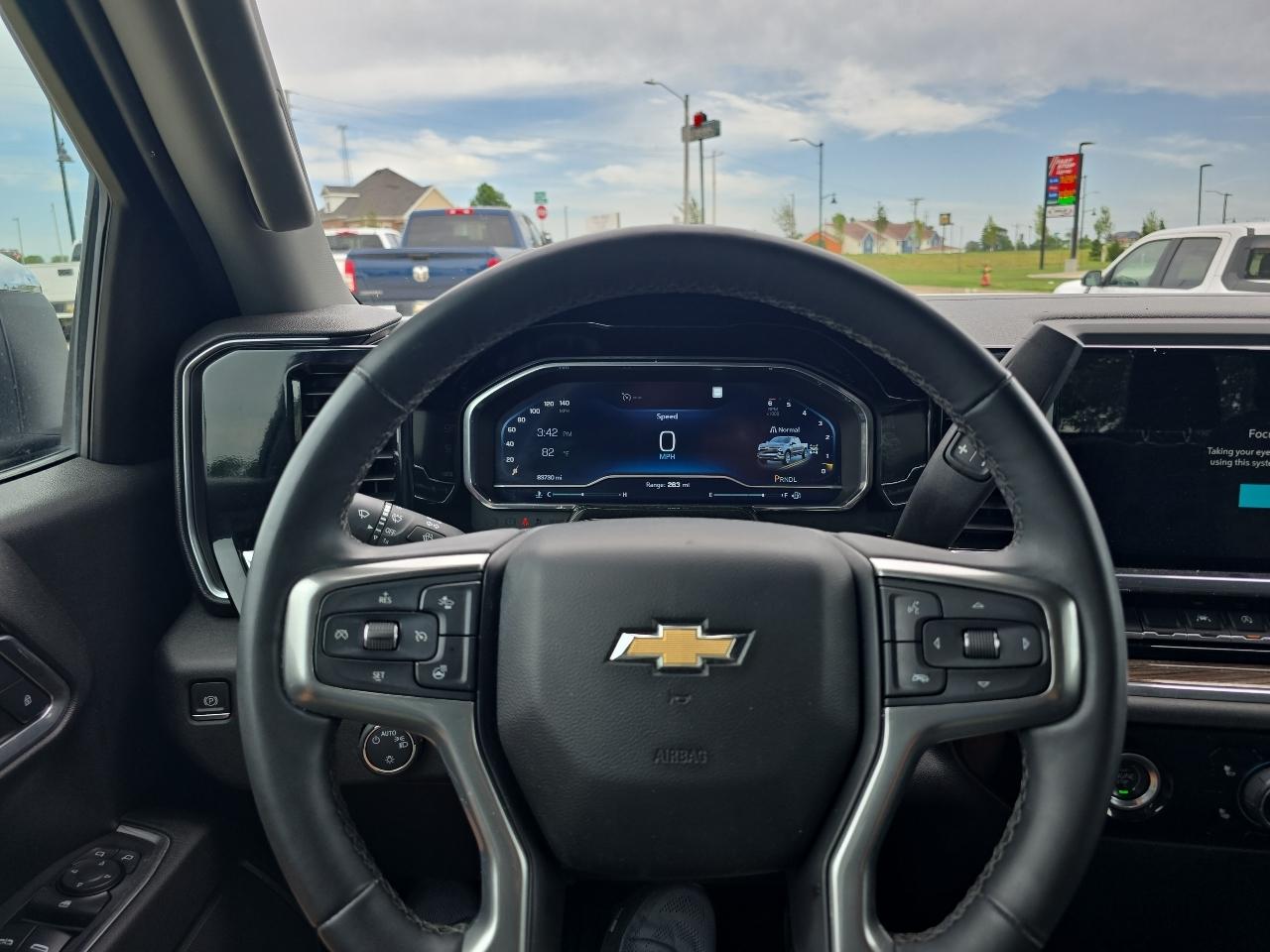 Chevrolet Silverado 1500 4WD Crew Cab 147" LT w/1LT 2023