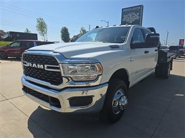2024 RAM 3500 Chassis Cab SLT 4WD Crew Cab 60" CA 172.4" WB