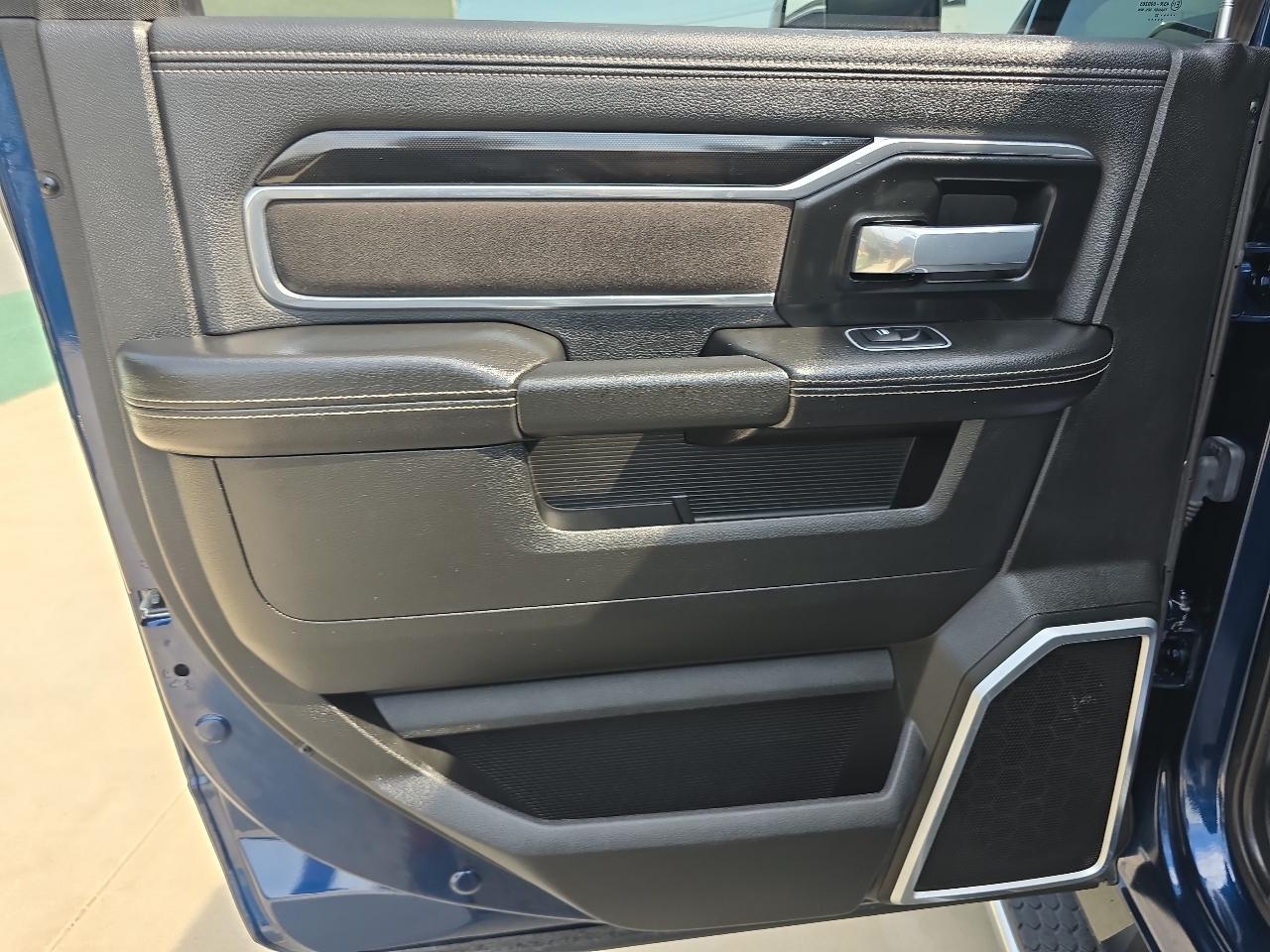 RAM 2500 Laramie 4x4 Crew Cab 6'4" Box 2022
