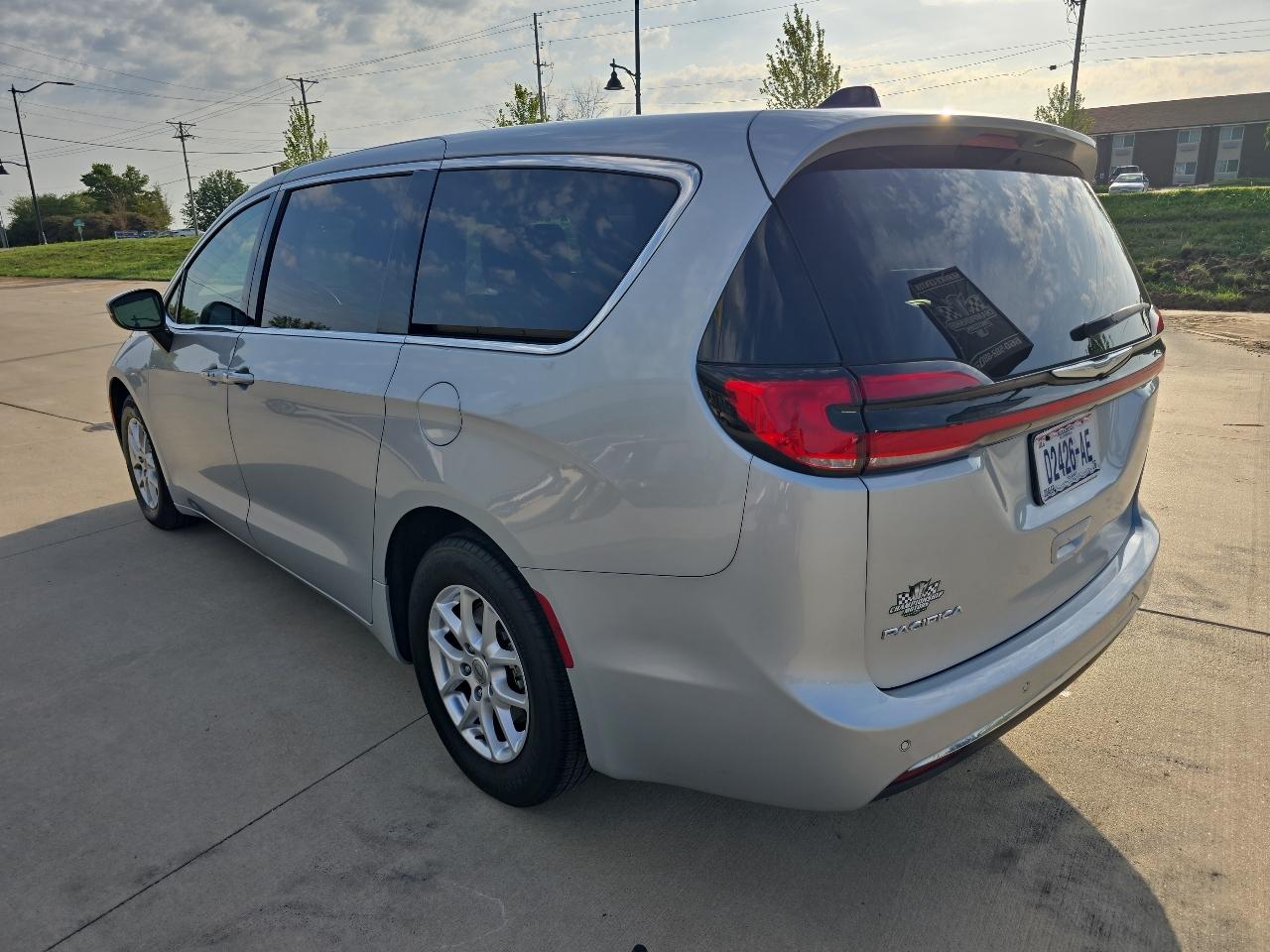 Chrysler Pacifica Touring L FWD 2023