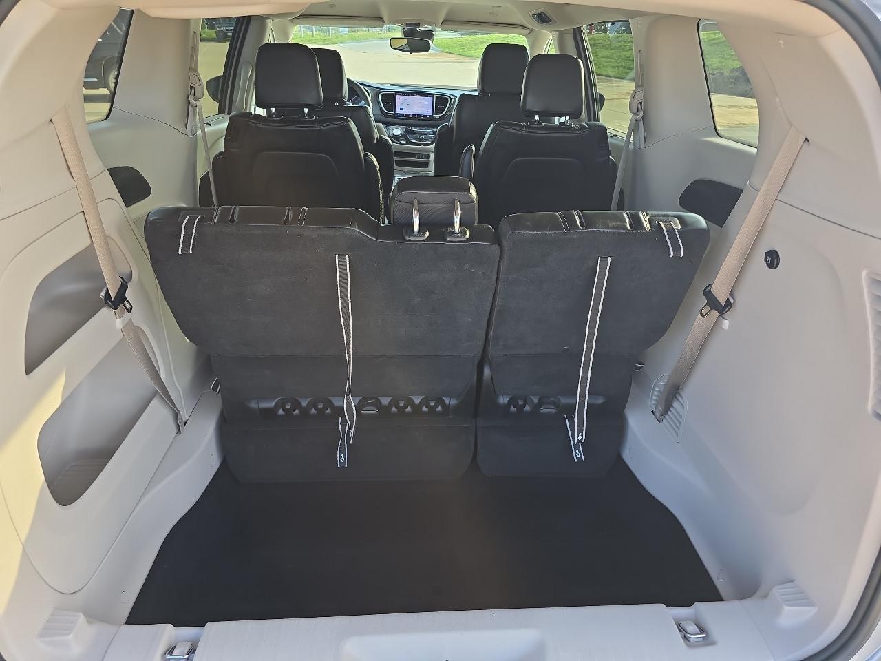 Chrysler Pacifica Touring L FWD 2023