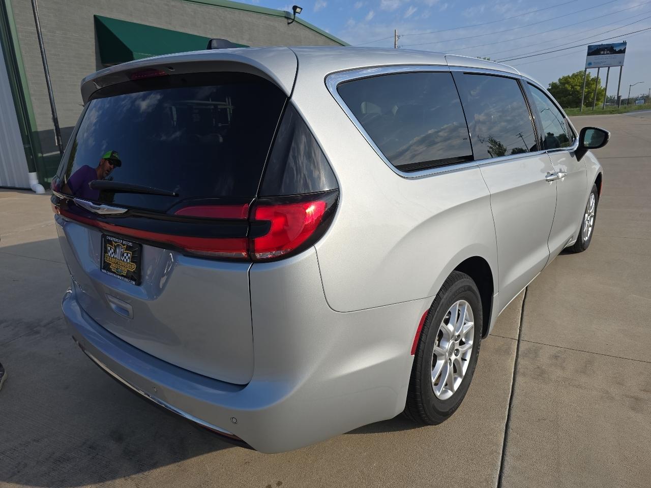Chrysler Pacifica Touring L FWD 2023
