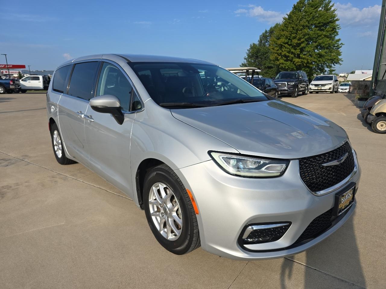 Chrysler Pacifica Touring L FWD 2023