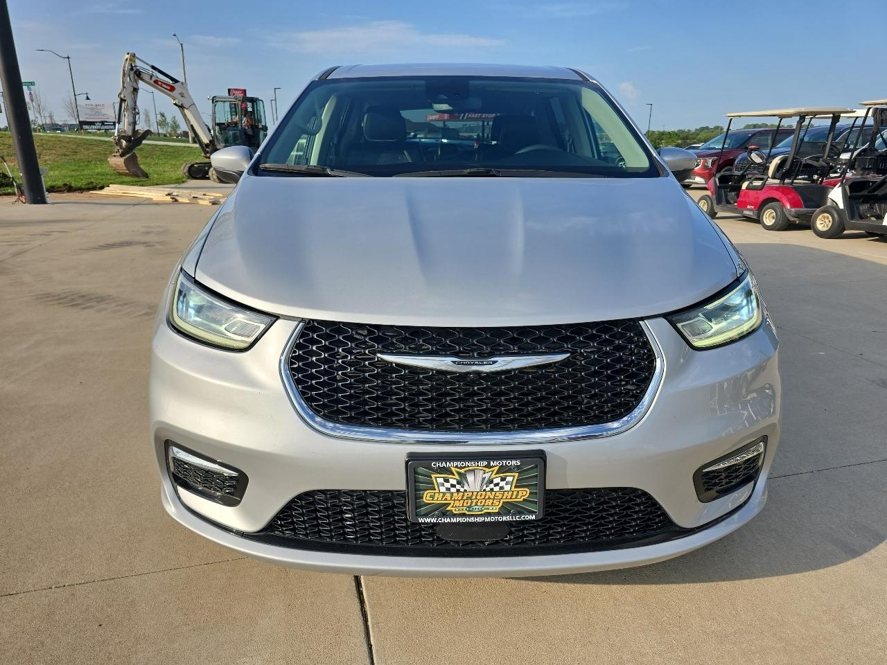 Chrysler Pacifica Touring L FWD 2023
