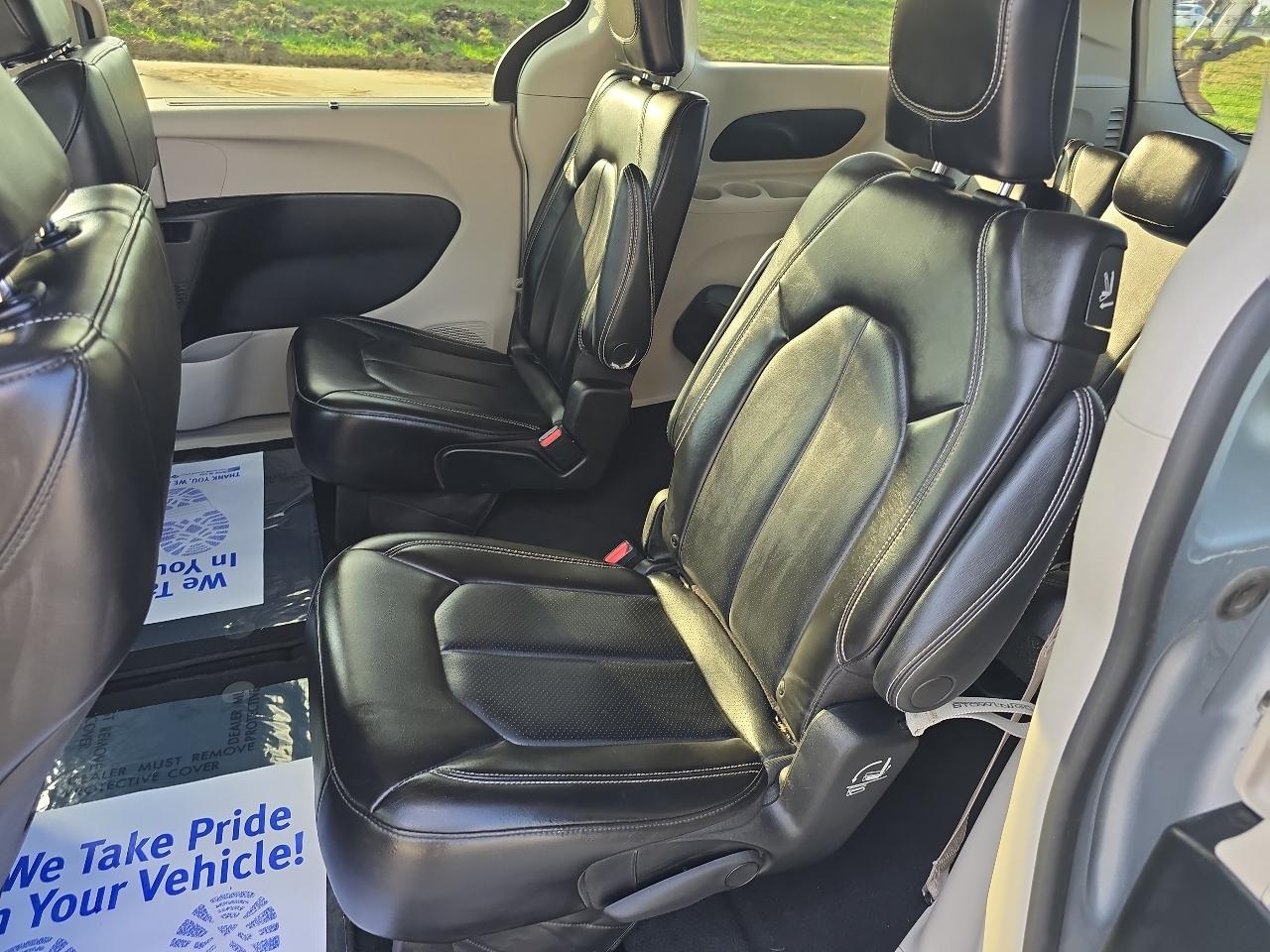Chrysler Pacifica Touring L FWD 2023